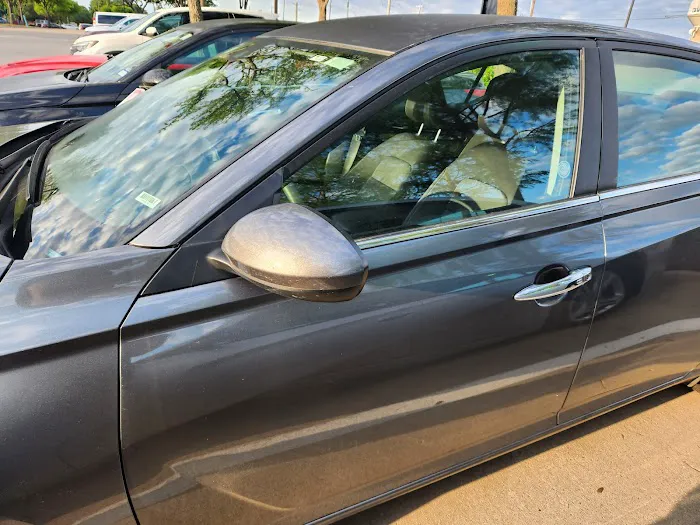 Avis Car Rental Picture 1