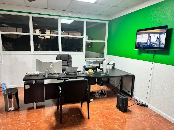 HEMAKSON CAR RENTAL LLC Picture 5