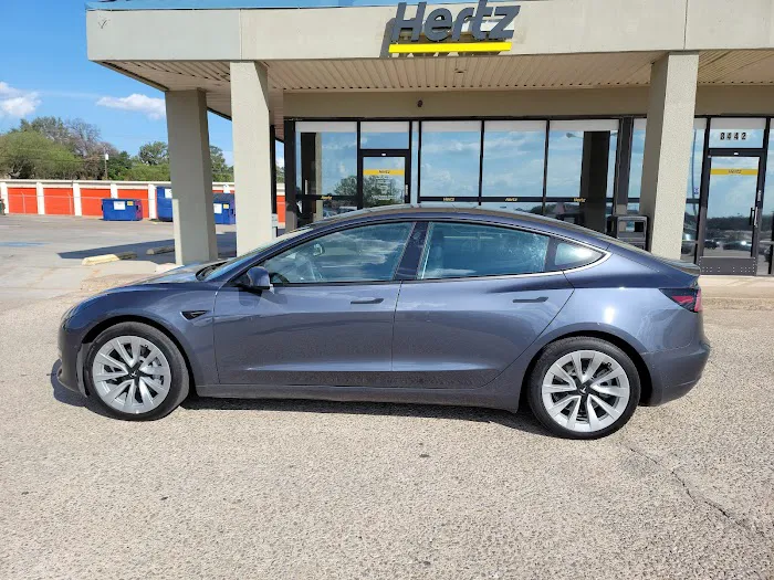 Hertz Car Rental - Fort Worth - Camp Bowie West Picture 5