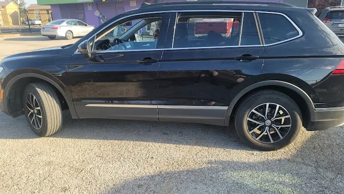 Avis Car Rental Picture 1