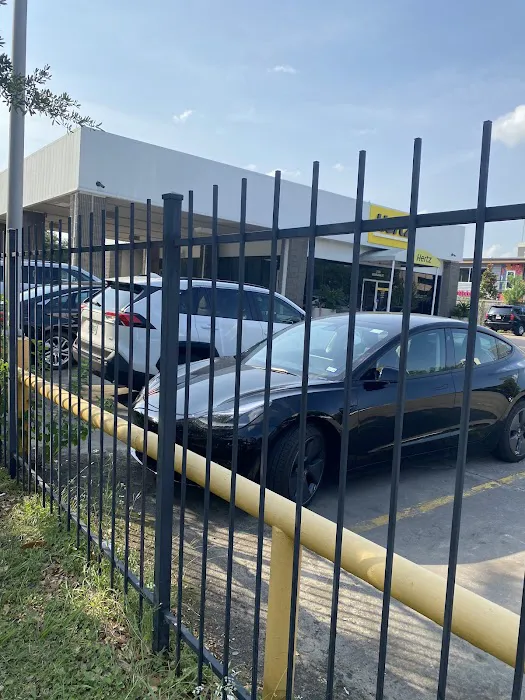 Hertz Car Rental - Houston - Louisiana Street Picture 4