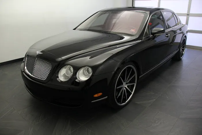 Luxury Car Rental VB Picture 3
