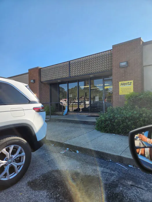 Hertz Car Rental - Norfolk - North Military Highway Picture 3