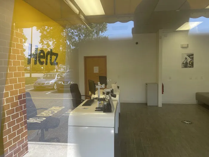 Hertz Car Rental - Newport News - Jefferson Avenue Picture 9