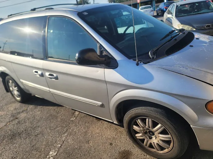Economy Car Rental Picture 6