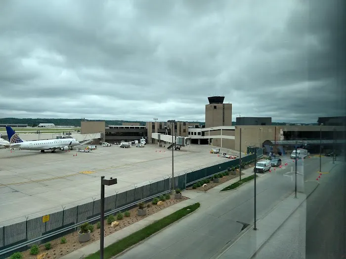 Thrifty Car Rental - Omaha - Eppley Airfield Picture 9