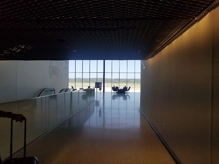 Hertz Car Rental - Omaha Eppley Airport Picture 7