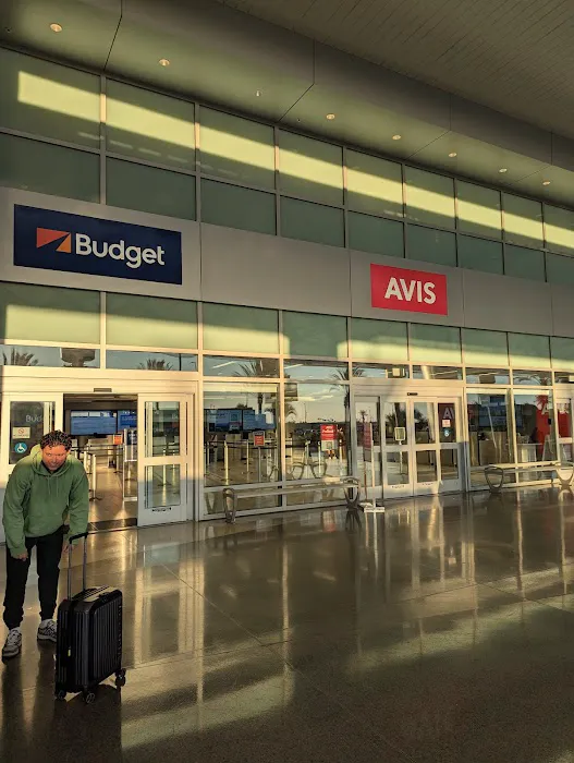 Avis Car Rental Picture 1
