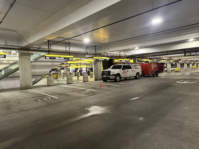 Hertz Car Rental - San Antonio - San Antonio International Airport (SAT) Picture 1