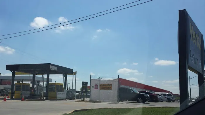 Hertz Car Rental - San Antonio - San Antonio International Airport (SAT) Picture 9