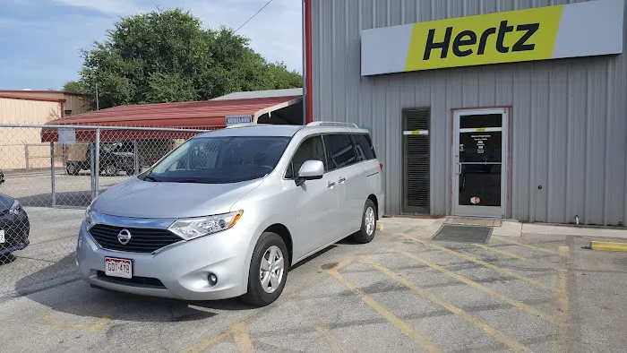 Hertz Car Rental - San Antonio - Loop 410 West Picture 6