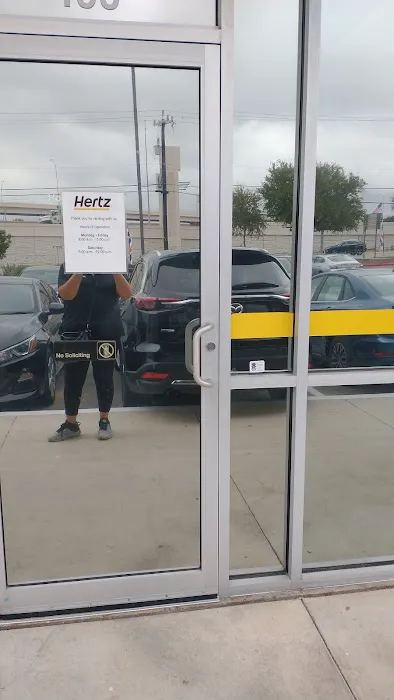 Hertz Car Rental - San Antonio - Loop 410 West Picture 9