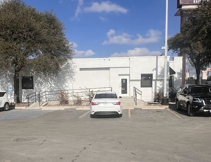 Hertz Car Rental - San Antonio - I-35 Frontage Road Picture 2