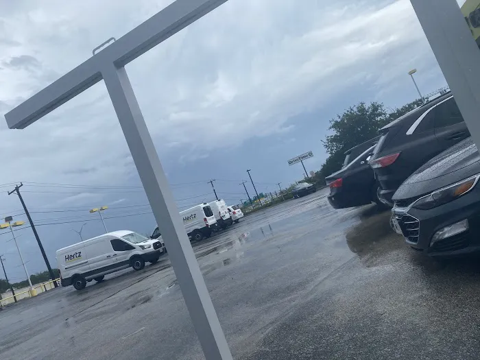 Hertz Car Rental - San Antonio - I-35 Frontage Road Picture 10