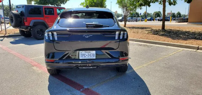 Avis Car Rental Picture 2
