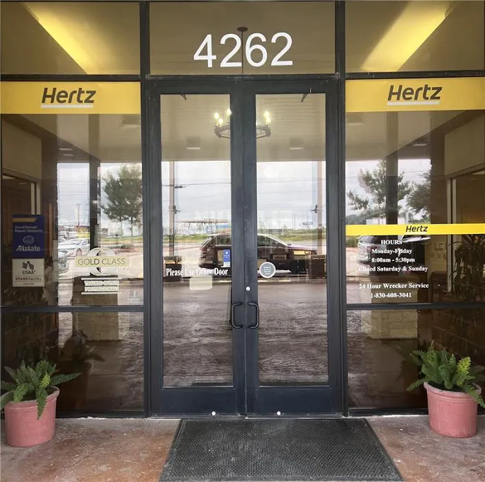 Hertz Car Rental - New Braunfels - I-35 Picture 3