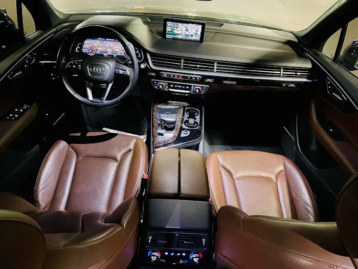 Opulux Enterprise Car Rental Picture 6