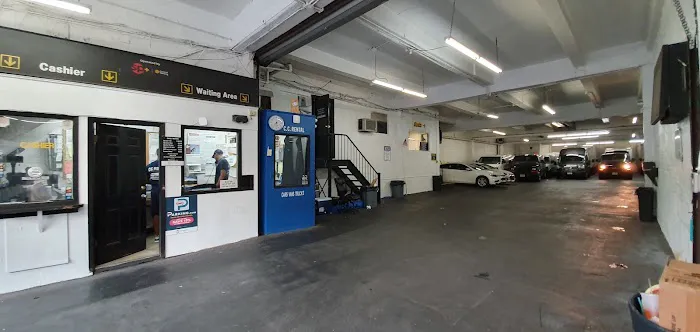 Hertz Car Rental - New York - Morton Street Picture 4