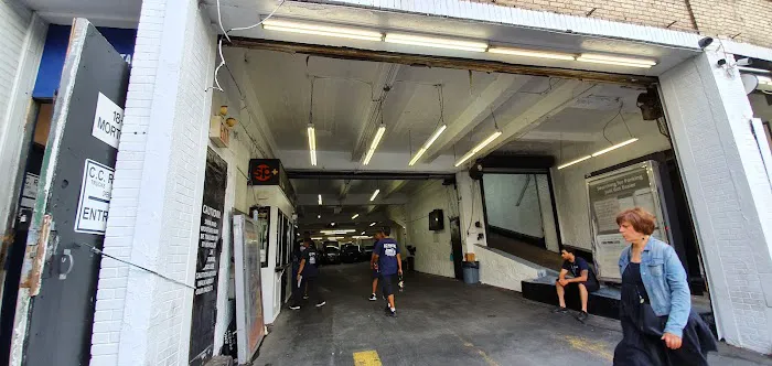 Hertz Car Rental - New York - Morton Street Picture 7