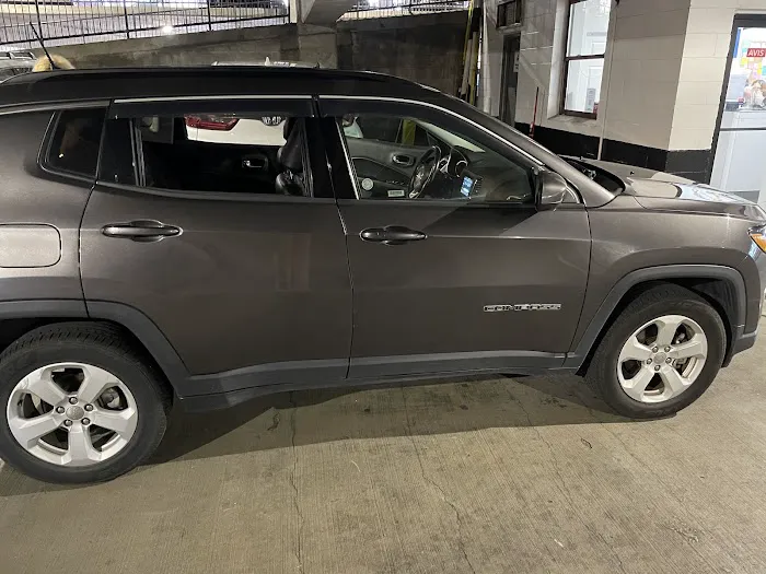 Avis Car Rental Picture 1