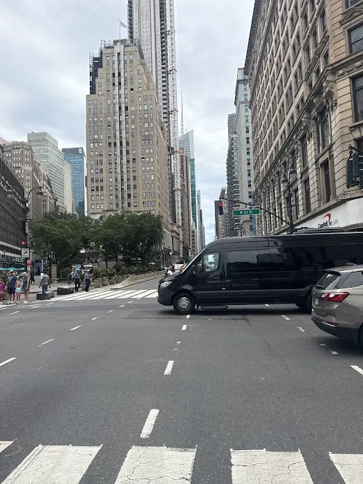 Hertz Car Rental - New York - West 34th Street Picture 5