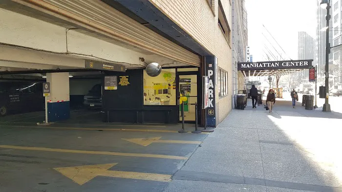 Hertz Car Rental - New York - West 34th Street Picture 10