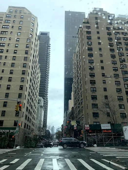 Hertz Car Rental - New York - East 48th Street Picture 3