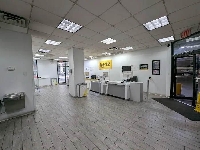 Hertz Car Rental - New York - East 48th Street Picture 9