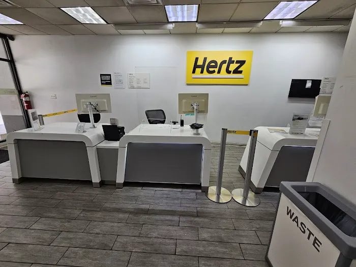 Hertz Car Rental - New York - East 48th Street Picture 10