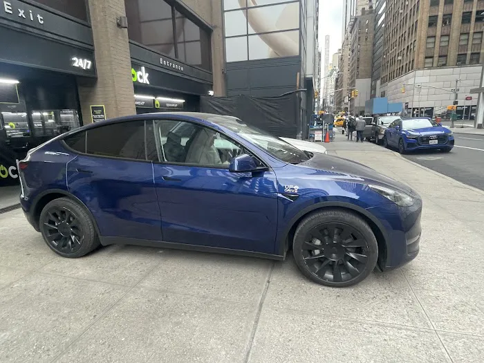 UFODRIVE: 24/7 Car Rental - New York, Midtown East Picture 3