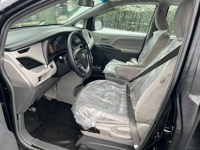 Fast TLC Car Rental Picture 6