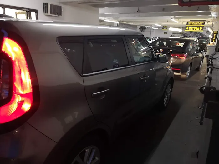 Hertz Car Rental - New York - East 76th Street Picture 6