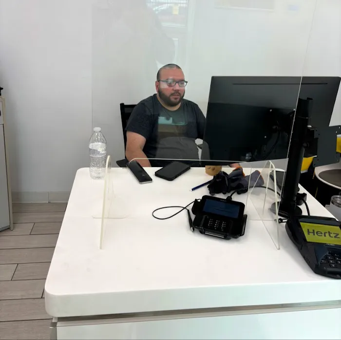Hertz Car Rental - Staten Island - Cary Avenue Picture 2