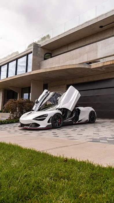 AAXOTICS PREMIUM CAR RENTALS Picture 4