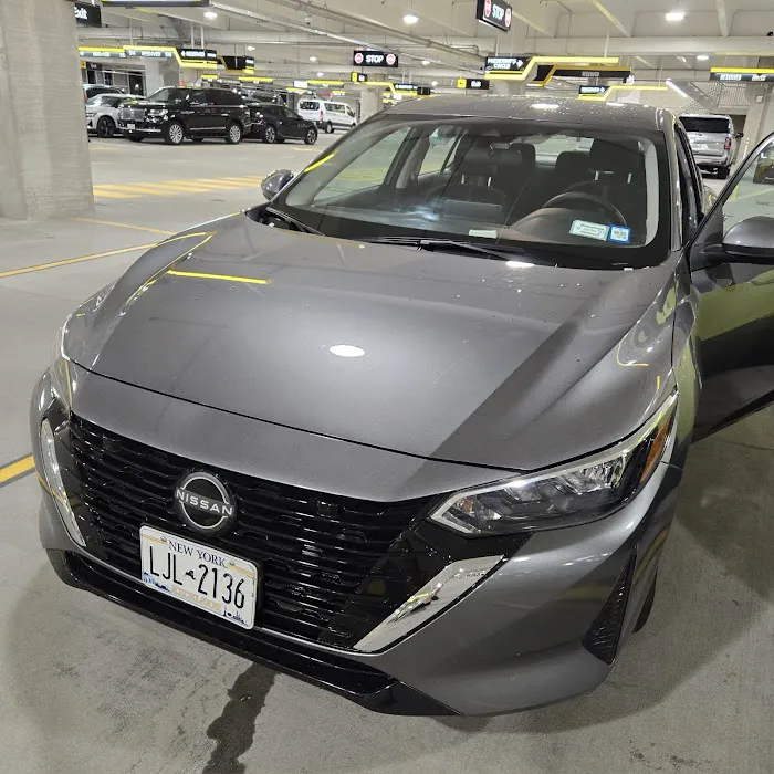 Hertz Car Rental - Newark - Newark Liberty International Airport (EWR) Picture 9