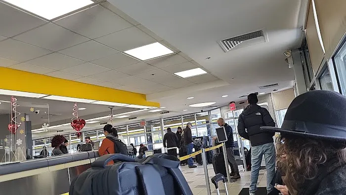 Hertz Car Rental - New York City - Laguardia Airport (LGA) Picture 3