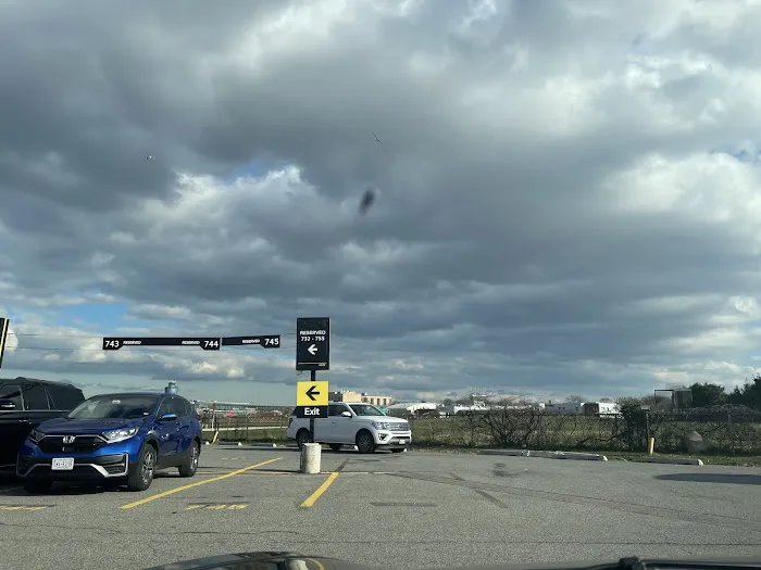 Hertz Car Rental - New York City - Laguardia Airport (LGA) Picture 9