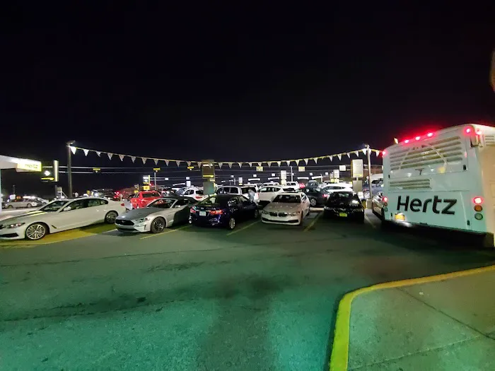 Hertz Car Rental - New York City - Laguardia Airport (LGA) Picture 8