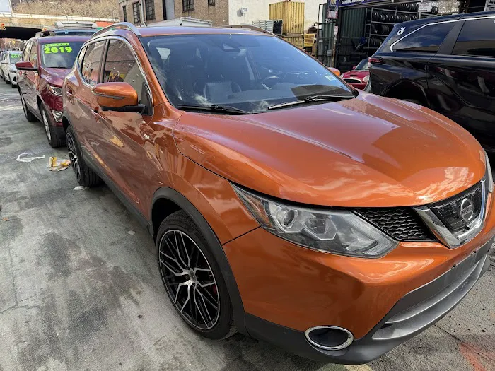 Gutori Auto Rentals Picture 1