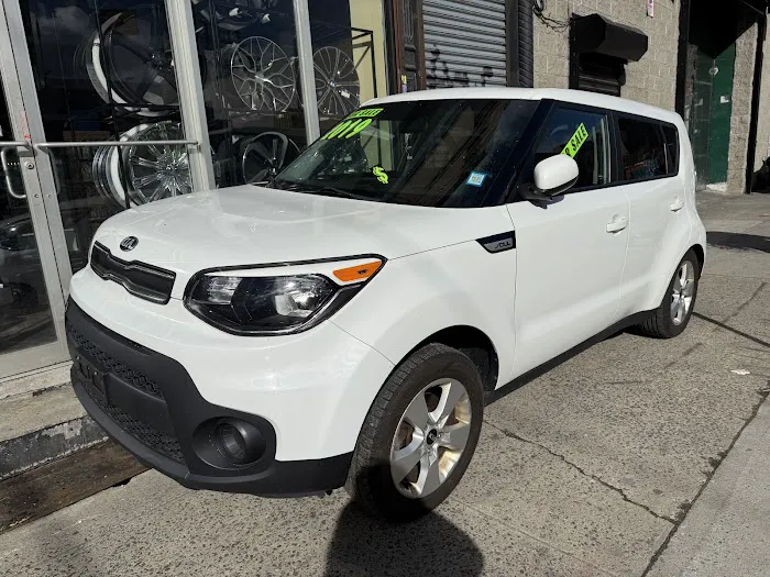 Gutori Auto Rentals Picture 10