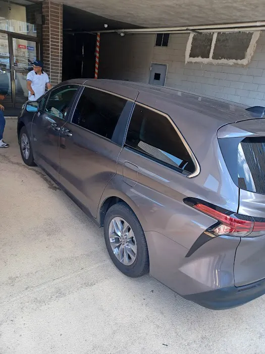 Avis Car Rental Picture 1