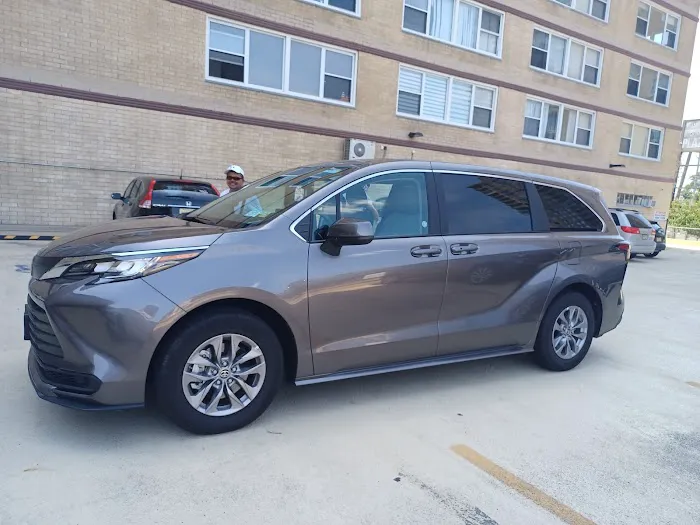 Avis Car Rental Picture 3