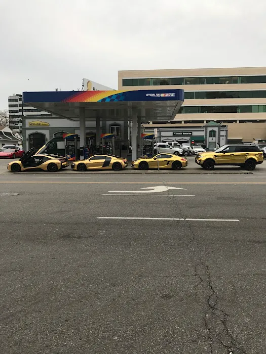 Gold Chrome Car Rentals Picture 3