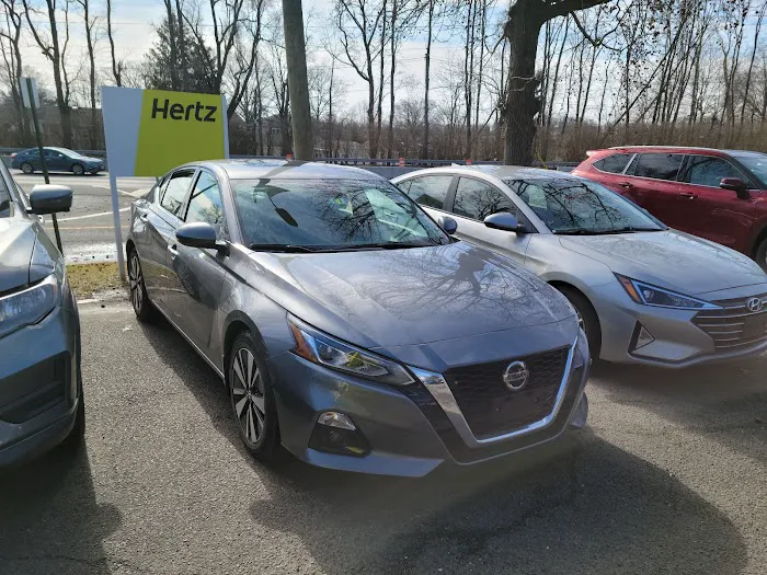 Hertz Car Rental - Union - Route 22 Picture 2