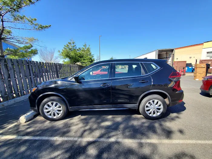 Hertz Car Rental - Woodbridge - Hampton Inn Picture 1