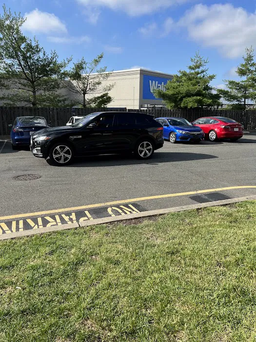 Hertz Car Rental - Woodbridge - Hampton Inn Picture 7