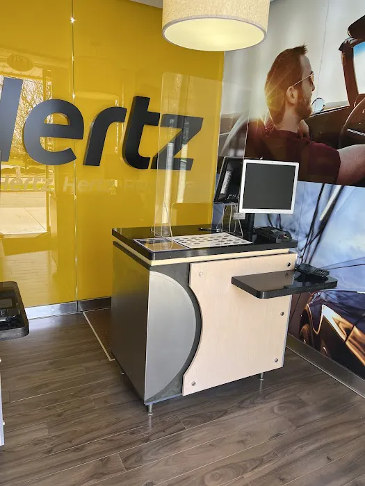 Hertz Car Rental - Paramus - N Streetate Rt 17 Picture 2