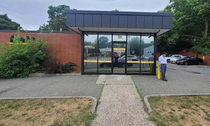 Hertz Car Rental - Great Neck - Northern Boulevard Picture 1