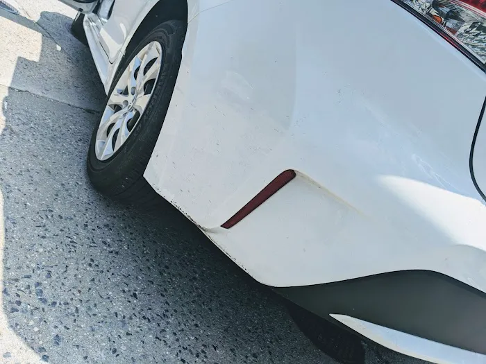 Avis Car Rental Picture 2