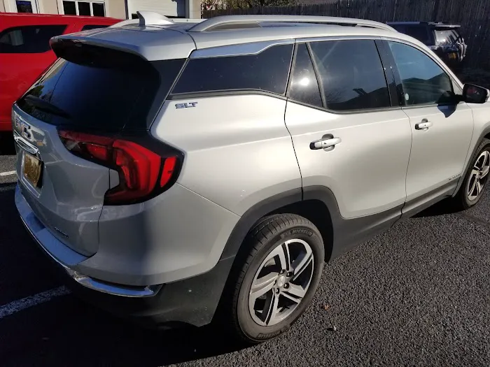 Avis Car Rental Picture 1